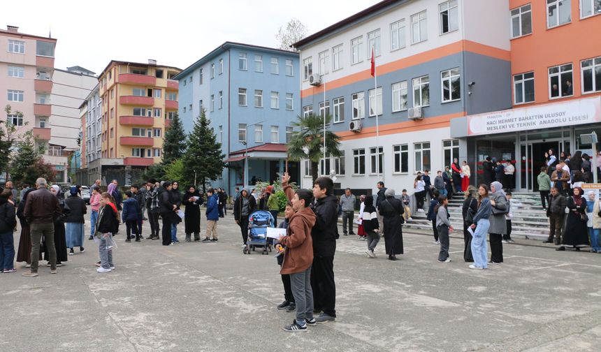 Of’ta Bursluluk Sınavına 431 öğrenci katıldı