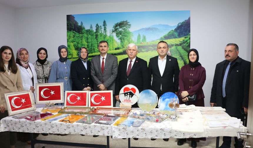 ADEM Kurslarında başarılı olan kadınlar için sertifika töreni
