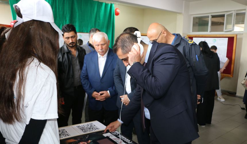 Mikdat Sarıalioğlu Ortaokulunda TÜBİTAK 4006 Bilim Fuarı açıldı