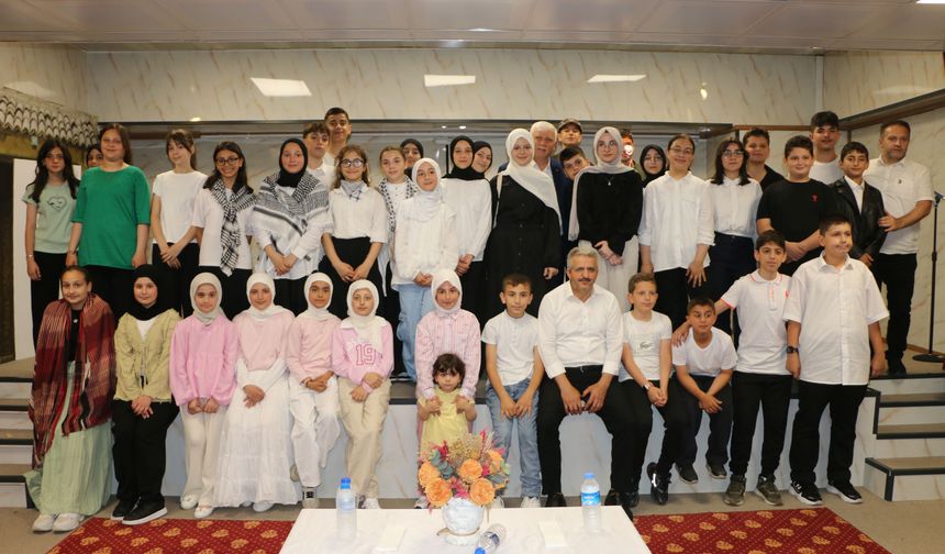 Ali Yeşilyurt İmam Hatip Ortaokulunda Dil Şöleni