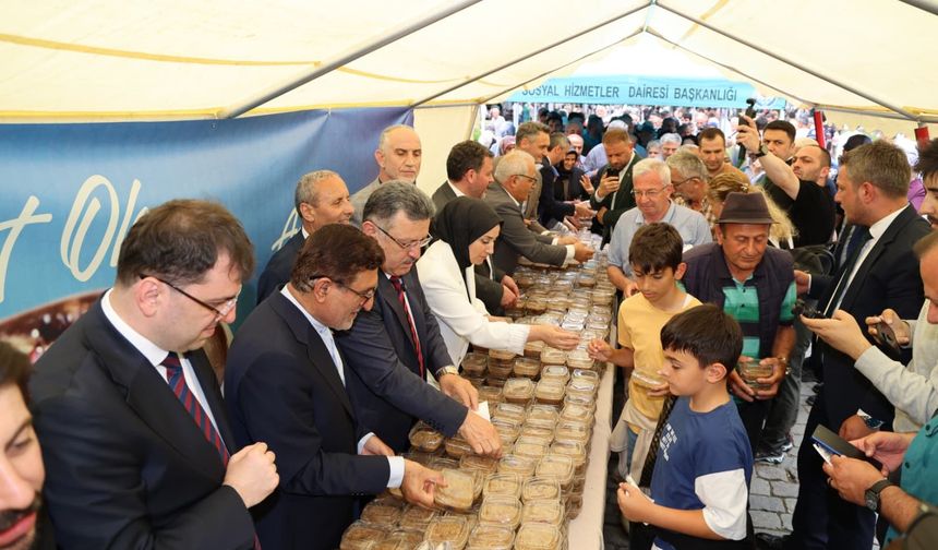 Büyükşehir'den 3 bin kişiye aşure ikramı