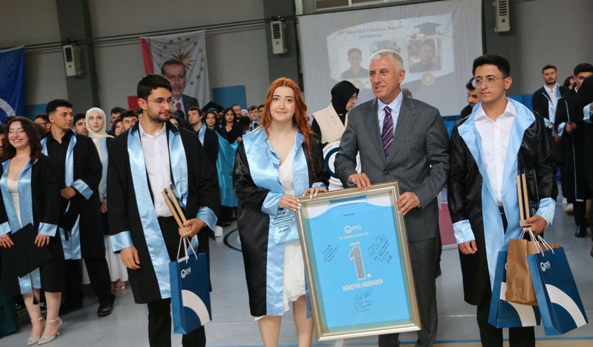 Of Teknoloji Fakültesi’nde 12.dönem mezuniyet coşkusu