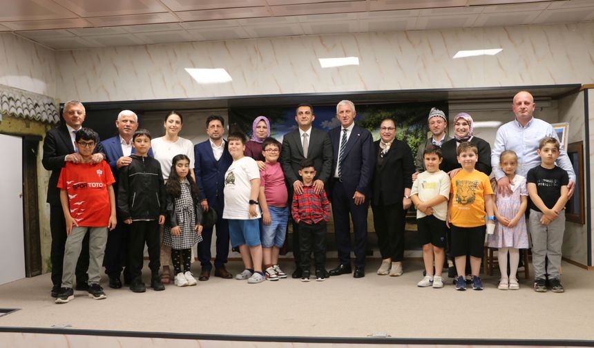 Öğretmenlerden tiyatro gösterisi