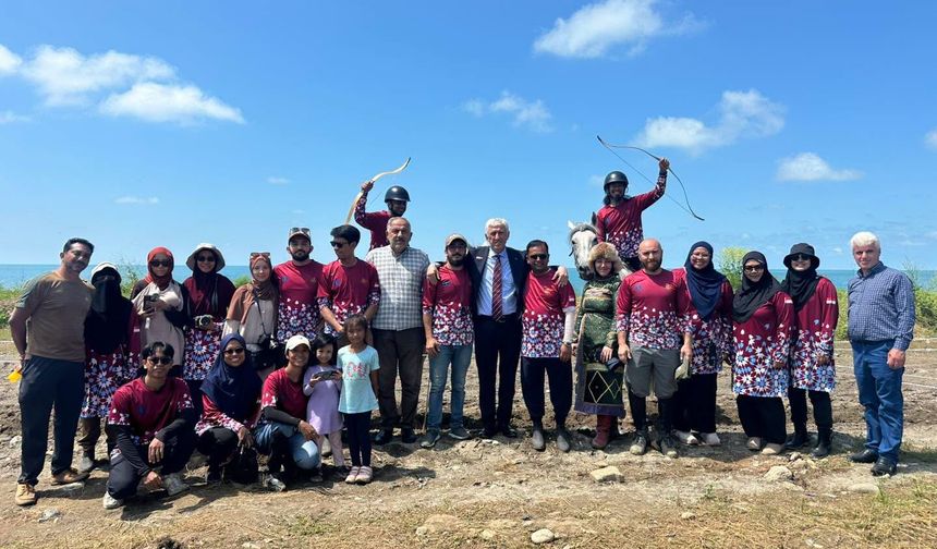 Singapur'dan Of’a gelen sporcular Türk Okçuluğunu öğrendi