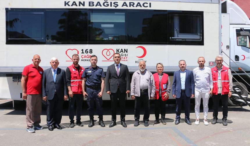 Şehit Öğretmen Ali Bulut İlkokulu’nun  öğretmen ve velilerinden Kızılay’a kan bağışı