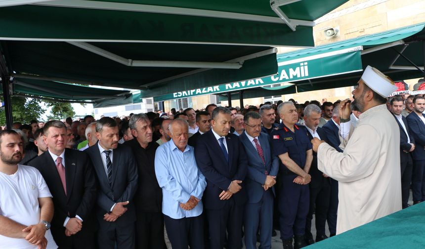 Ayaz ailesinin 3 ferdi son yolculuğuna uğurlandı