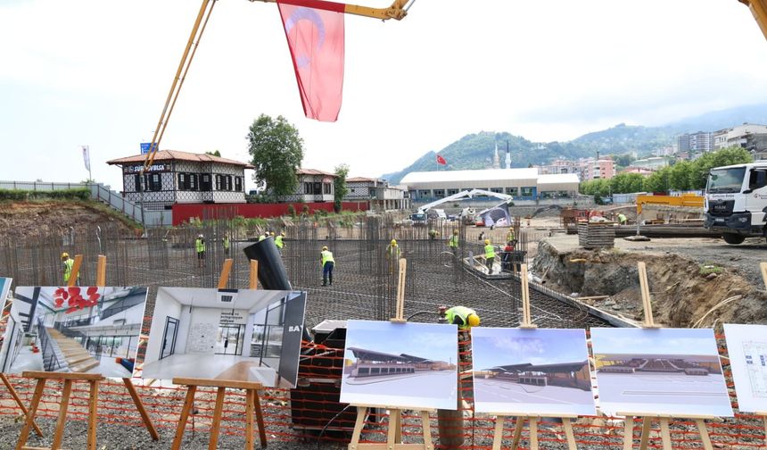 Sürmene'de kapalı otopark ve pazar yerinin temeli atıldı
