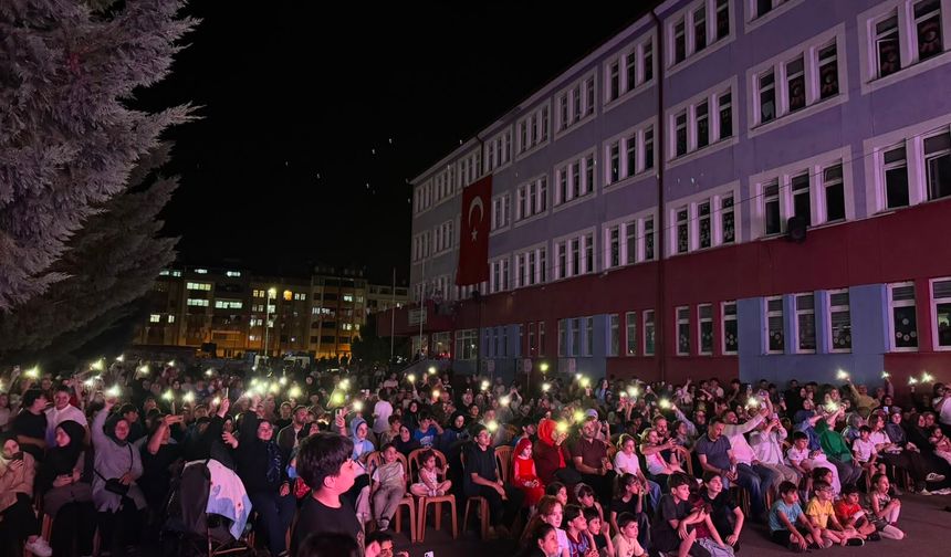 Ünlü Show Of’ta seyirciyle buluştu