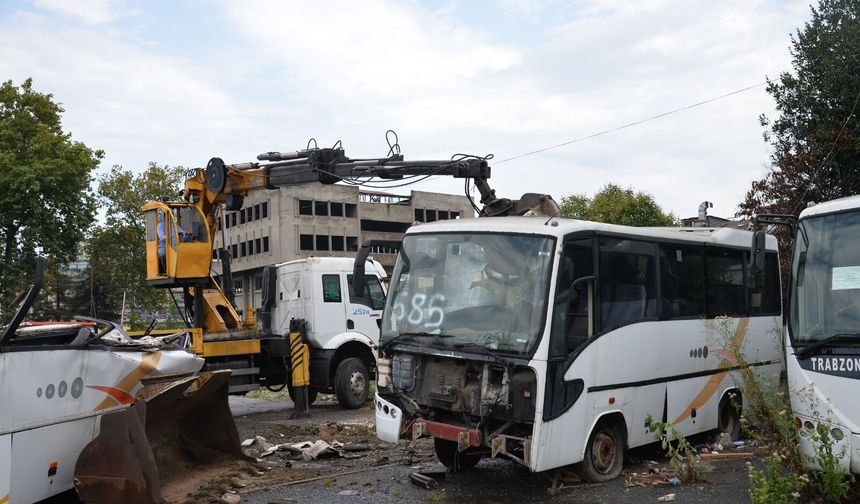 Büyükşehirin hurdaya çıkan araçları ekonomiye kazandırılıyor