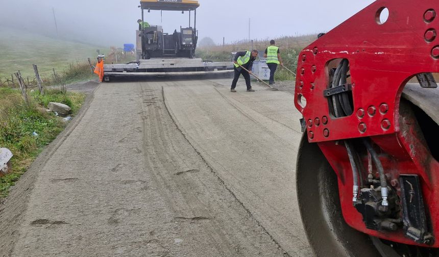 Trabzon’da 4 ilçede 13 kilometrelik yol kuru betonla kaplandı