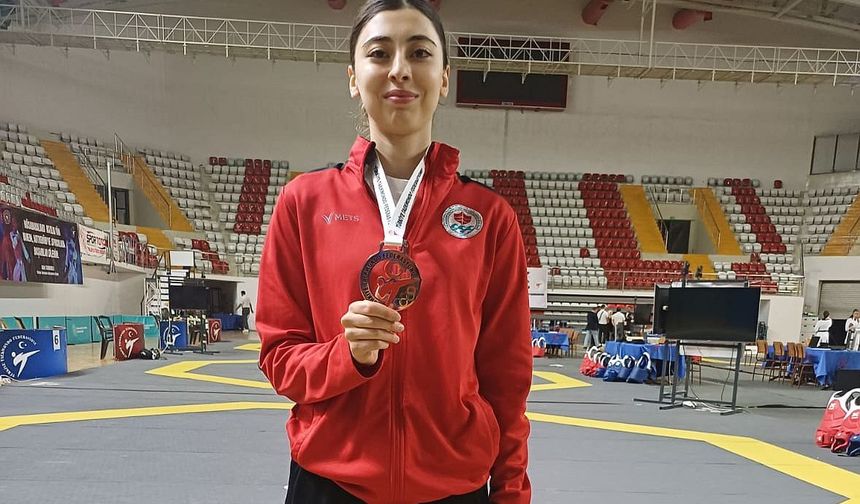Büyükşehir sporcuları madalyaları topladı