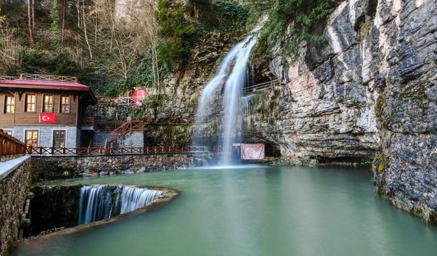Trabzon’un turizm merkezleri ziyaretçi akınına uğruyor