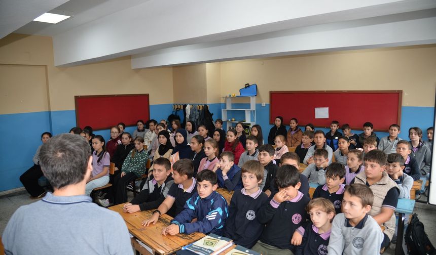 Büyükşehirden köy okulunda bilim şenliği