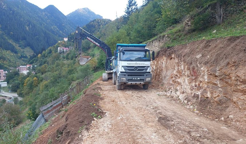 Büyükşehirin yol seferberliği sürüyor