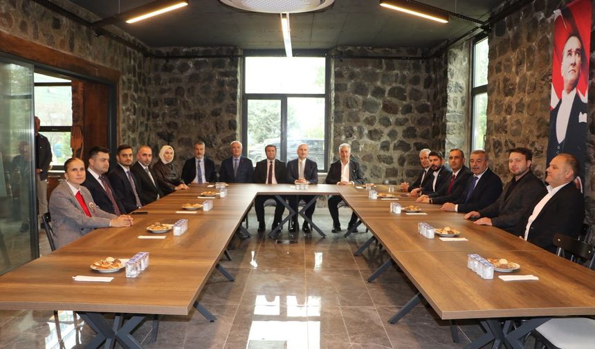 Karaismailoğlu, Koç ve AK Parti heyetinden Yomra çıkarması