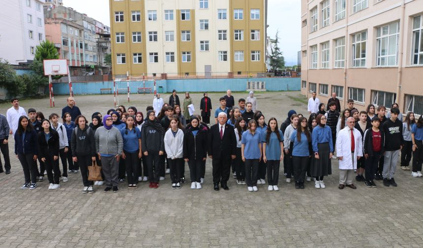 Müdür Kabahasanoğlu OF ŞAT ÇPL’de bayrak törenine katıldı