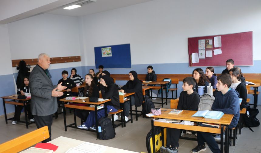 Müdürü Kabahasanoğlu’ndan Fatih Sultan Mehmet Ortaokulu’na ziyaret