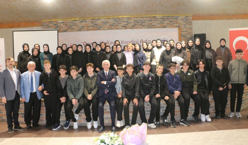 Prof. Dr. Feyiz’den Oflu öğrencilerle tecrübelerini paylaştı