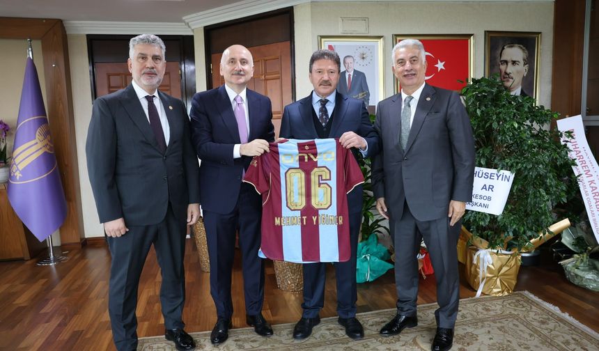 TESK Başkanı Yiğiner’e Trabzonspor formasıyla hayırlı olsun ziyareti