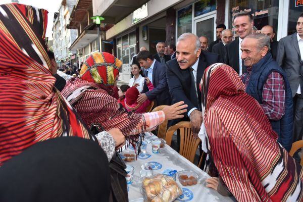 Büyükşehirin iftar sofrası bu kez Hayrat’ta kuruld