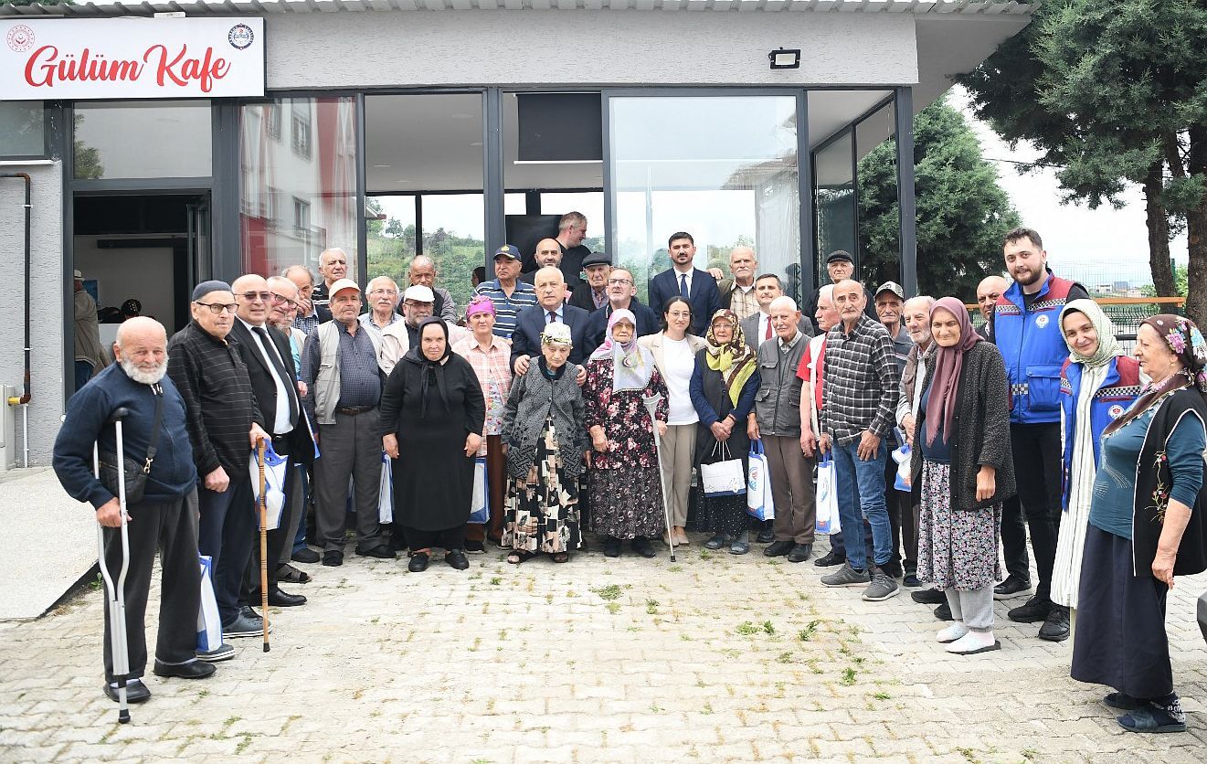 Büyükşehir’den Huzurevi Sakinlerine Anlamlı Ziyaret (12)-1